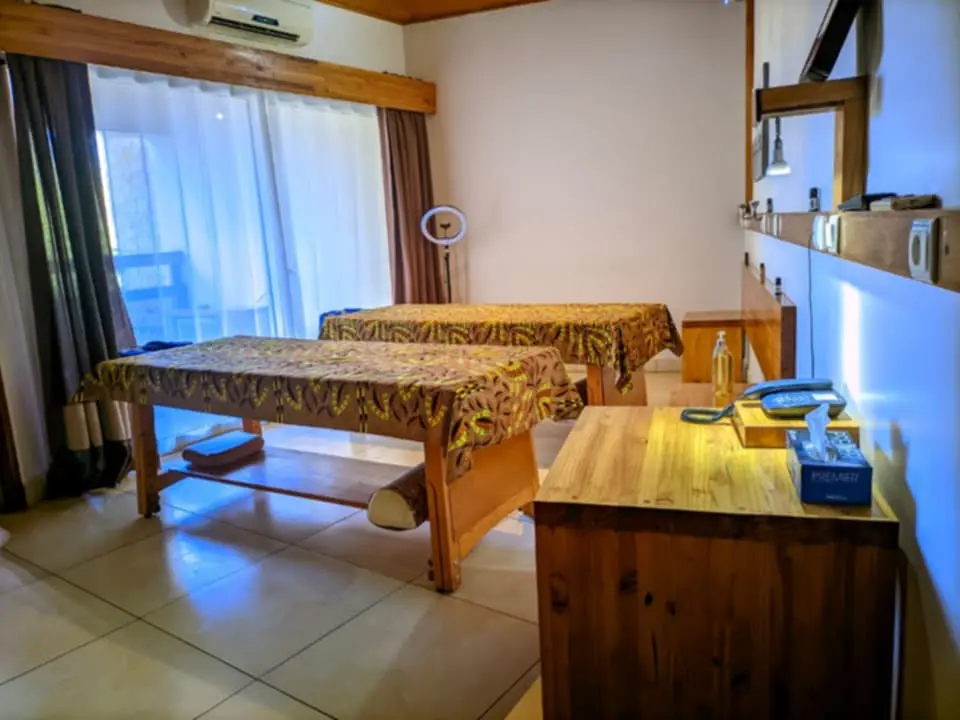 Salle de massage- 2-webp